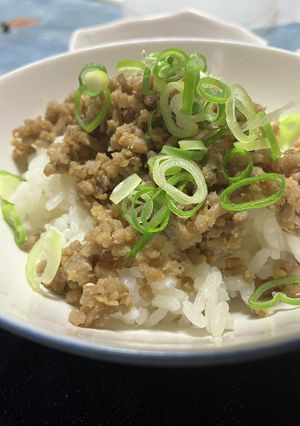 トビウオのミンチで簡単トビウオそぼろ丼♬-レシピのメイン写真