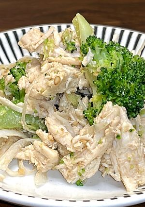 鶏肉とブロッコリーのごま和え-レシピのメイン写真