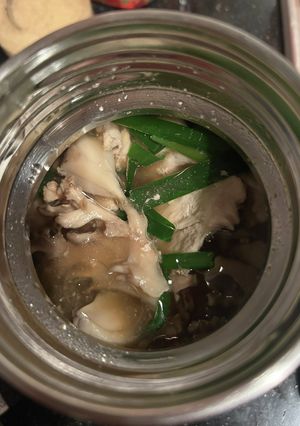 鶏胸肉と舞茸とニラの中華スープ-レシピのメイン写真