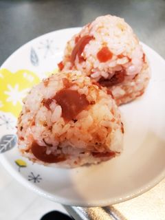 梅ぇ~かつおふりかけおにぎり-レシピのメイン写真