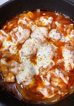 簡単!食材3つ!鶏と玉ねぎのチーズ煮込み-レシピのメイン写真