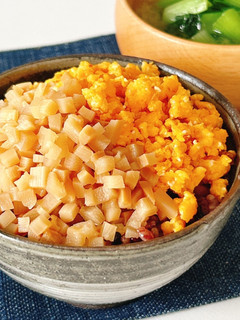 肉不使用☆メンマと卵の二色丼-レシピのメイン写真