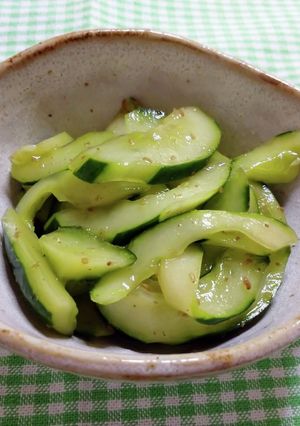 太きゅうりのストライプなさっと漬け物♪-レシピのメイン写真