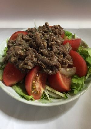 野菜サラダ、プルコギビーフ乗せ。-レシピのメイン写真