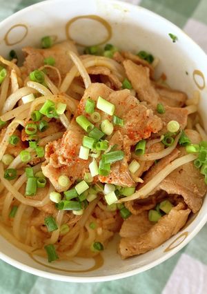 超簡単♡豚バラともやしの激旨丼！-レシピのメイン写真