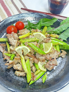 食欲そそる♪アスパラと豚バラのレモン焼き-レシピのメイン写真