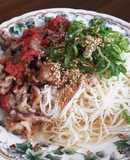 ぶっかけ風♪シンプルな梅豚のせ素麺