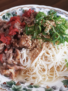 ぶっかけ風♪シンプルな梅豚のせ素麺-レシピのメイン写真