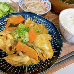 รูปของ 鶏とかぼちゃのごま味噌炒め