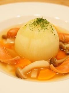 まるごと新玉ねぎのコンソメスープ-レシピのメイン写真