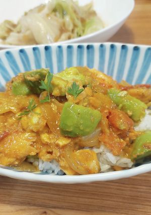 鮭とアボカドのトマトカレー-レシピのメイン写真
