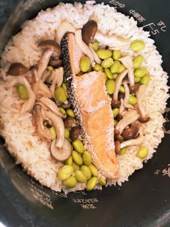 鮭と枝豆としめじの炊き込みご飯-レシピのメイン写真