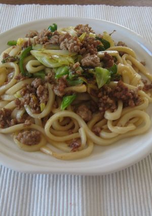 ひき肉で☆かんたん焼きうどん♪-レシピのメイン写真