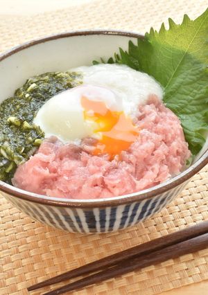 アカモクとたたき鮪の温玉丼-レシピのメイン写真