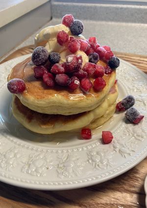 ホットケーキ　冷凍ベリー　蜂蜜　アイス-レシピのメイン写真