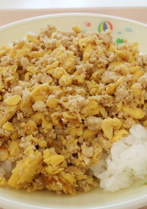 ★渋川市学校給食★鶏たまそぼろ-レシピのメイン写真