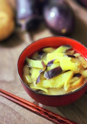 夏野菜を食べる♪茄子とじゃがいもの味噌汁-レシピのメイン写真
