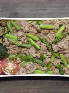アスパラガスとひき肉のめんつゆ和え丼弁当-レシピのメイン写真