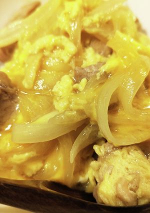 簡単！ゴロゴロ鶏もも肉のとろたま親子丼-レシピのメイン写真