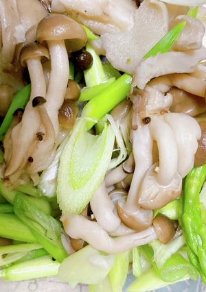 お弁当のおかず(キノコとアスパラ)-レシピのメイン写真