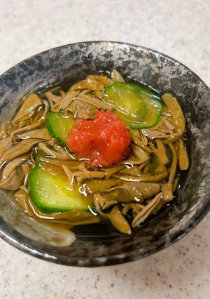 水煮じゅんさいと胡瓜のだし酢和え＋梅干し-レシピのメイン写真