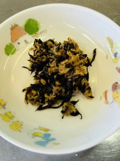 【保育所給食】ツナひじきふりかけ-レシピのメイン写真