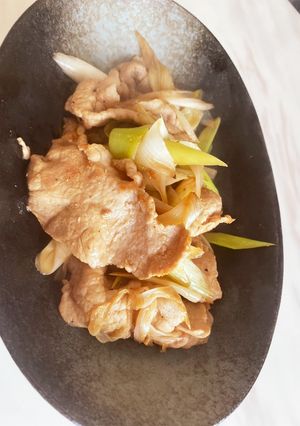 簡単！豚ロース肉と葱のポン酢炒め-レシピのメイン写真