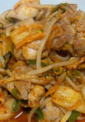 簡単お店の味！優しい辛さの柔らか鶏キムチ-レシピのメイン写真