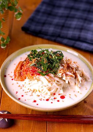 レンジで爆速♪鶏とキムチの豆乳そうめん-レシピのメイン写真