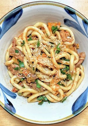 豚こま肉とキムチとニラのレンチンうどん-レシピのメイン写真