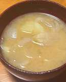 旨旨♡新玉葱と新じゃがのバター風味味噌汁
