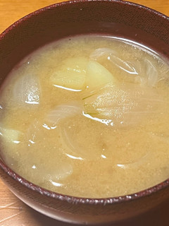 旨旨♡新玉葱と新じゃがのバター風味味噌汁-レシピのメイン写真
