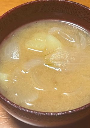 旨旨♡新玉葱と新じゃがのバター風味味噌汁-レシピのメイン写真