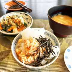 A picture of 簡単#シャケ昆布大根おろしの三色丼.