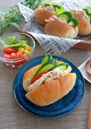 ほぐしサラダチキンの簡単ロールパンサンド-レシピのメイン写真