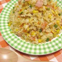 รูปของ ウチの簡単♡バターの香りの野菜チャーハン