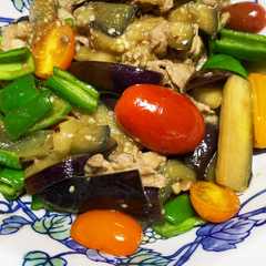 รูปของ スタミナアップ！豚肉と夏野菜の甘酢炒め