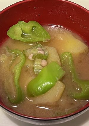 じゃがいもとピーマンとおくらの味噌汁-レシピのメイン写真