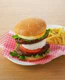 チキンハンバーグで月見バーガー