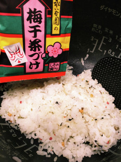 お茶漬けのもとでおにぎり!-レシピのメイン写真