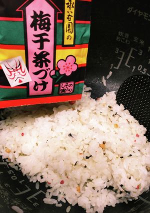 お茶漬けのもとでおにぎり！-レシピのメイン写真