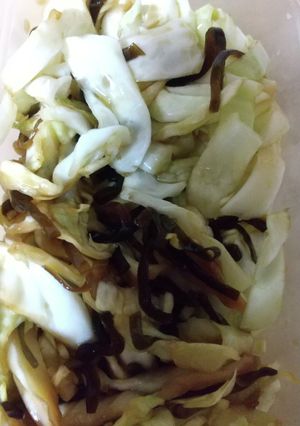 簡単袋で塩昆布キャベツ漬け-レシピのメイン写真
