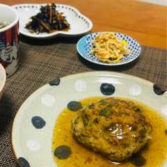 รูปของ とろ〜っと絡む和風ソースの春菊ハンバーグ