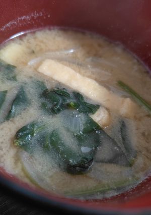 油揚げの玉ねぎほうれん草味噌汁-レシピのメイン写真