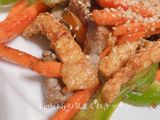 牛肉と油揚げの青椒肉絲風