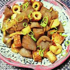 รูปของ 竹輪とこんにゃくの甘辛炒め煮