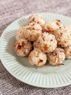 おかかおにぎり〜鰹節たっぷり幼児食♡-レシピのメイン写真
