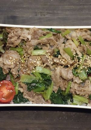 豚肉と小松菜のにんにく醤油和え丼弁当-レシピのメイン写真