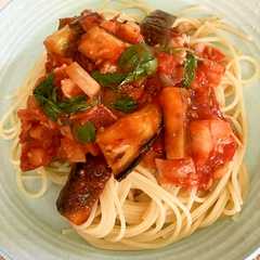รูปของ フレッシュハーブたっぷりナストマトパスタ