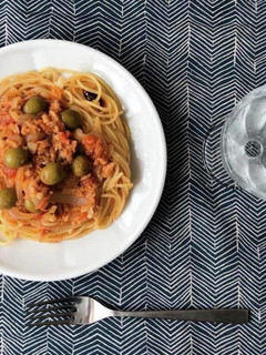 ツナとオリーブのトマト煮込みパスタ-レシピのメイン写真